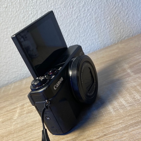 Canon G7x Mark II - Picture 2 of 2